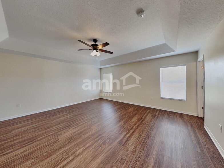 Building Photo - 19554 Timberbluff Dr