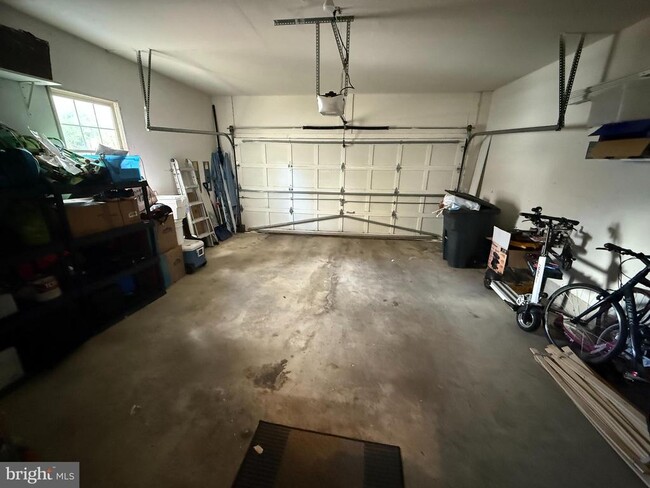 Building Photo - 344 Hart Mews