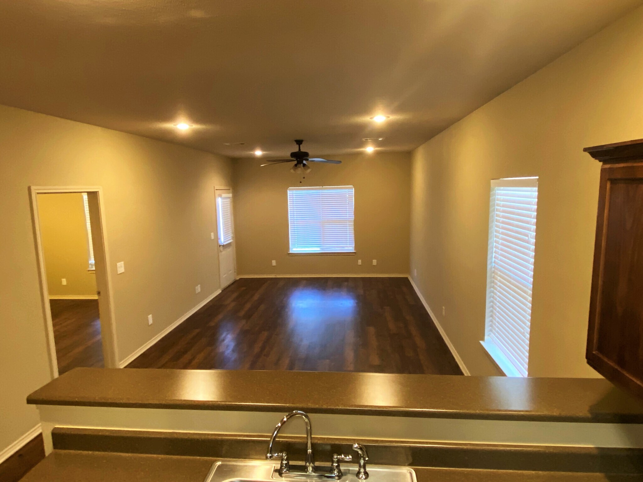 Building Photo - 4224 Castlegate Dr