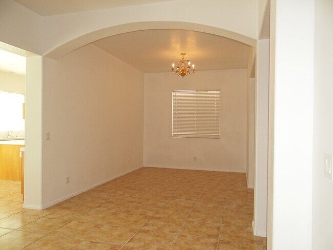 Building Photo - 10119 W Mesa Vista Ave