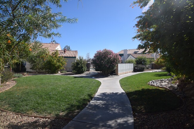 Building Photo - 2 Bed Condo in Henderson Nevada.