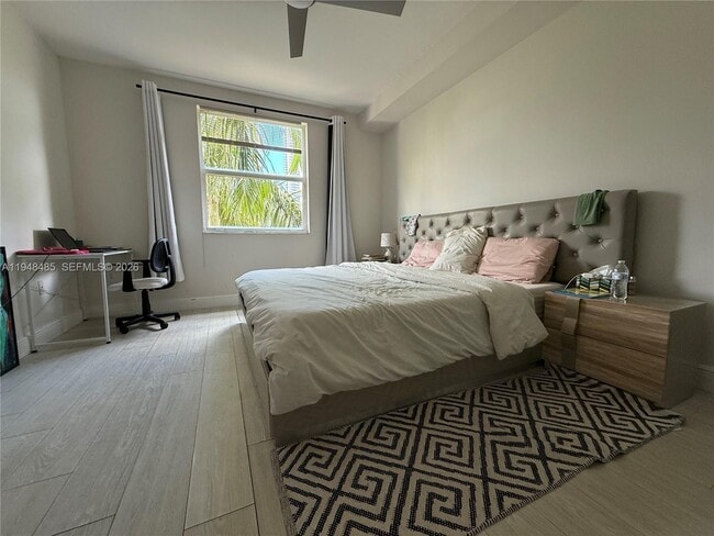 Building Photo - 17145 N Bay Rd