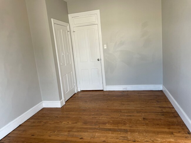 Building Photo - Beautifully Renovated Home in Columbia Bor...