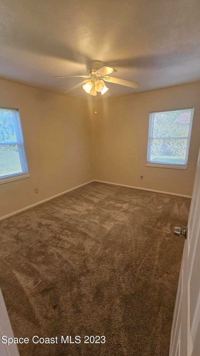 Building Photo - 644 Wisteria Dr