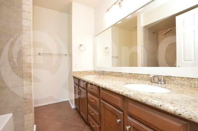 Building Photo - 2218 W Palomino Dr
