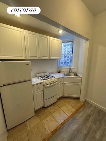 Building Photo - 235 E 27th St