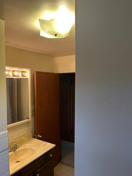 Building Photo - 889 Ivy Ave