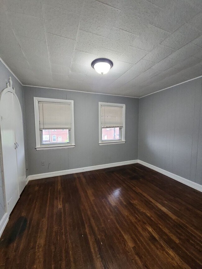 Building Photo - 308 Gusryan St