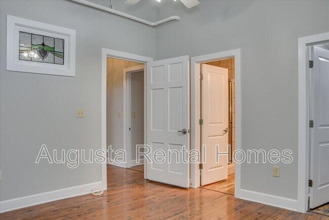 Building Photo - 1106 Broad St