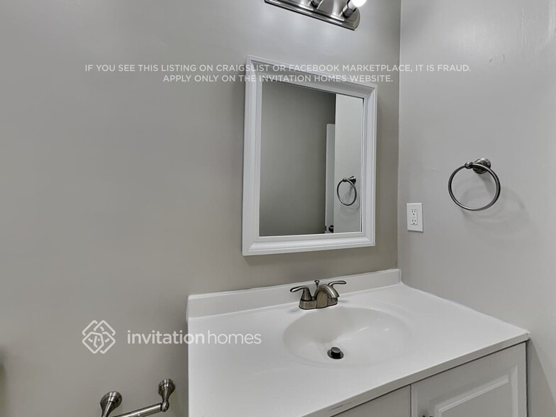 Building Photo - 1052 Autumn Crest Dr