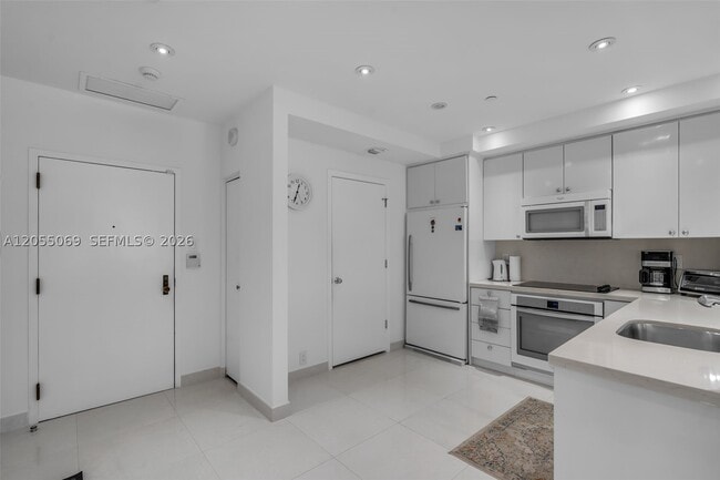Building Photo - 201 Crandon Blvd