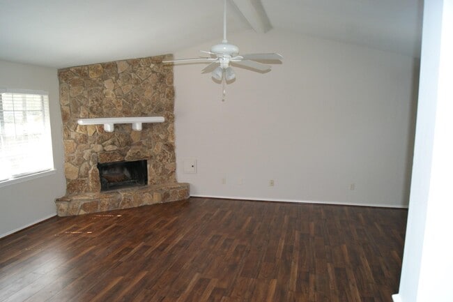 Building Photo - 3322 Sycamore Springs Dr