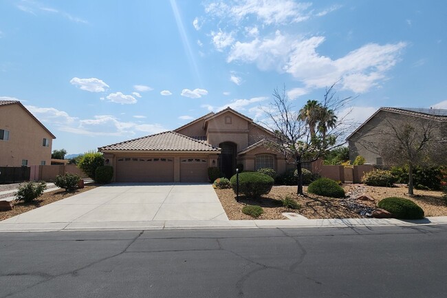 Primary Photo - Stunning Home with Pool and Spa