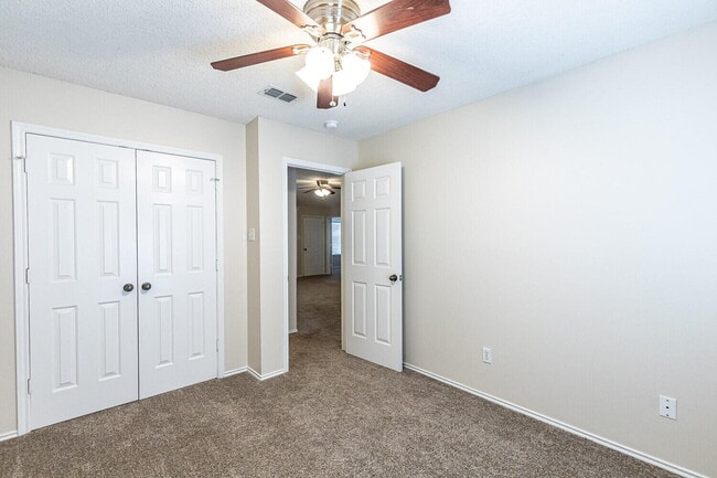 Building Photo - 6120 7th Dr