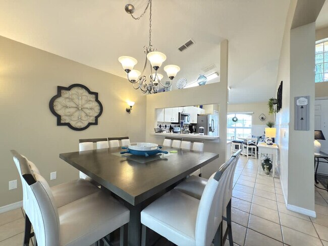 Building Photo - 900 Oxford Dr