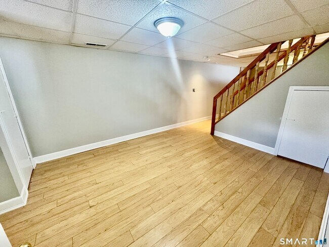 Building Photo - 439 Quinn St