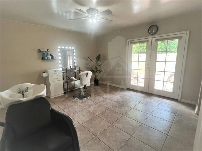 Building Photo - 3122 E Monterosa St