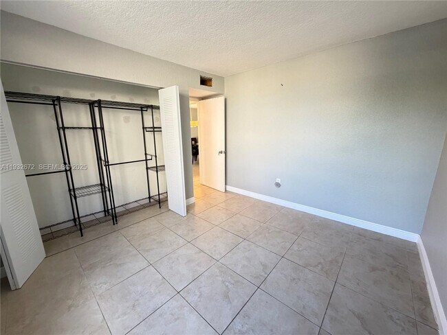 Building Photo - 9491 Evergreen Pl