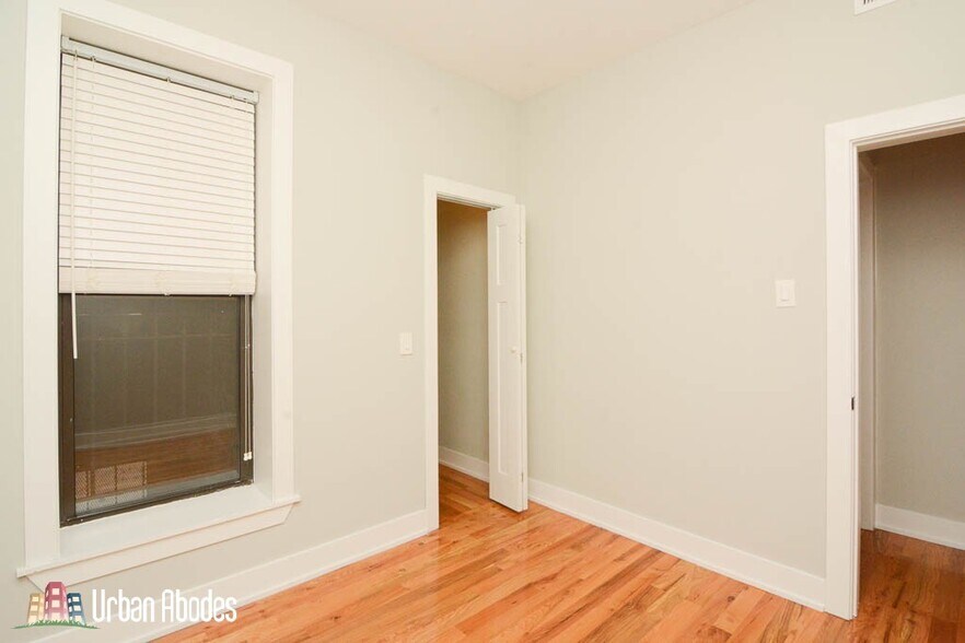 Building Photo - 636 W Oak St