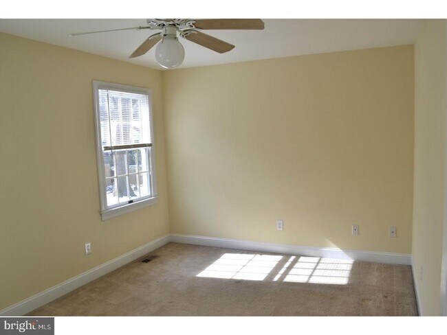 Building Photo - 2162 Penbryn Ave