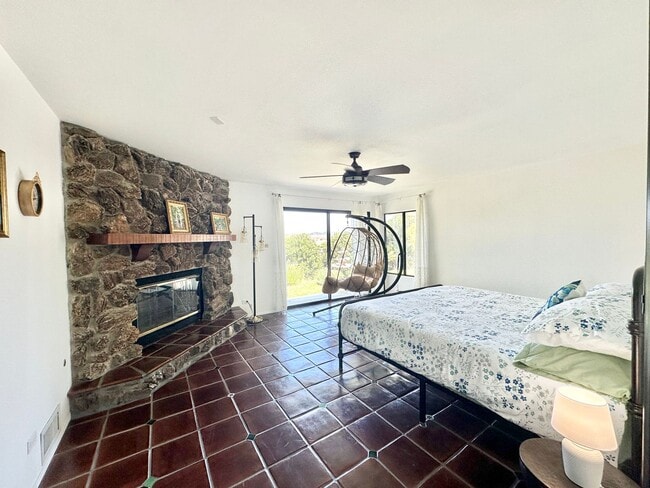 Building Photo - 1650 Winterwarm Dr