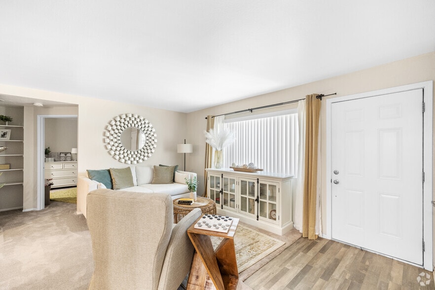 2BR, 2BA - 900SF - Living Room - Mountain View Apartments