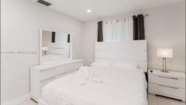 Building Photo - 4017 Monroe St