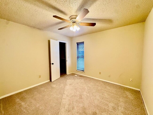 Building Photo - 1037 NW 166th St