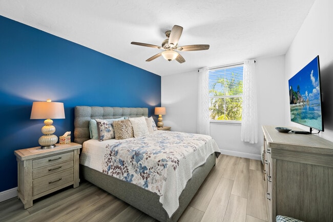 Building Photo - 720 S Sapodilla Ave