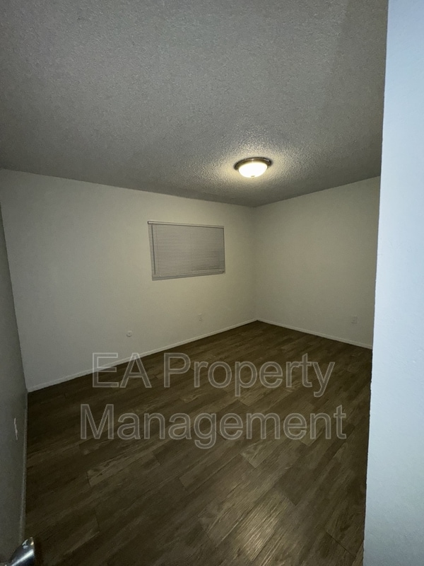 Building Photo - 1212 Chelwood Park Blvd NE