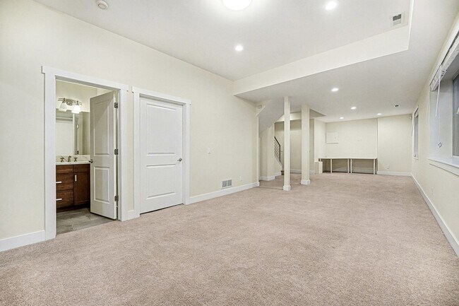 Building Photo - Gorgeous 3 bed 3.5 bath Home Available in Platt Park!