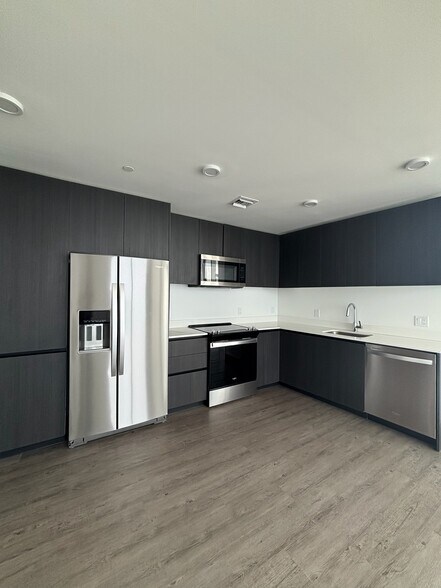 Building Photo - 100 NE 23rd St