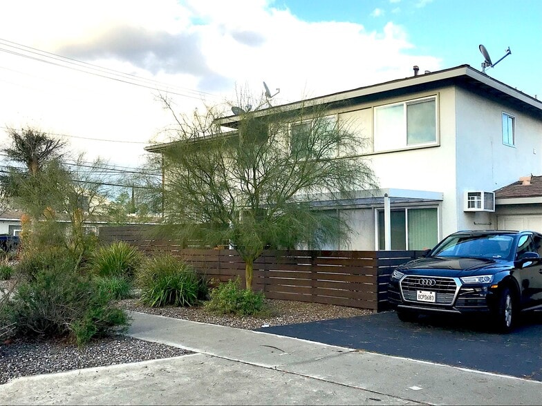 Building Photo - 212 E 8th St