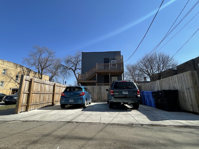 Parking - subject availability and adtl cost - 3639 W Iowa St