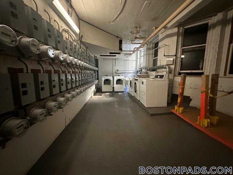 Building Photo - 1148 Commonwealth Ave