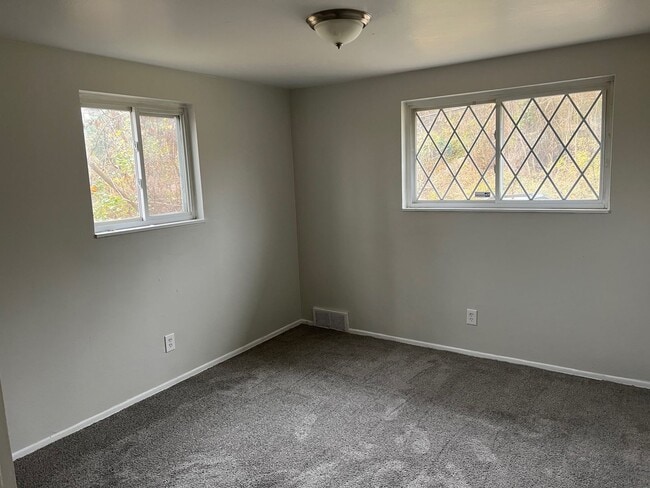 Building Photo - Renovated 3BD/2BA Home in Penn Hills