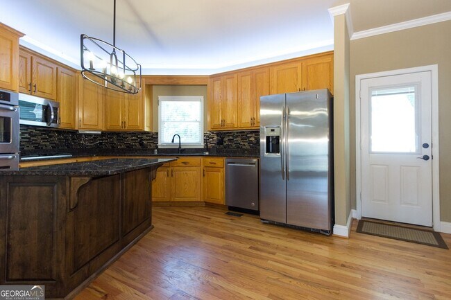 Building Photo - 5166 Wheeler Dr