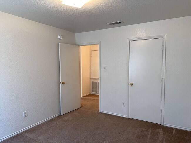 Building Photo - 5304 Lauren Lea Dr