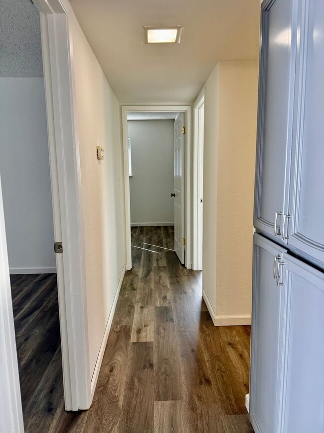 Building Photo - TROVITA-6816/6818