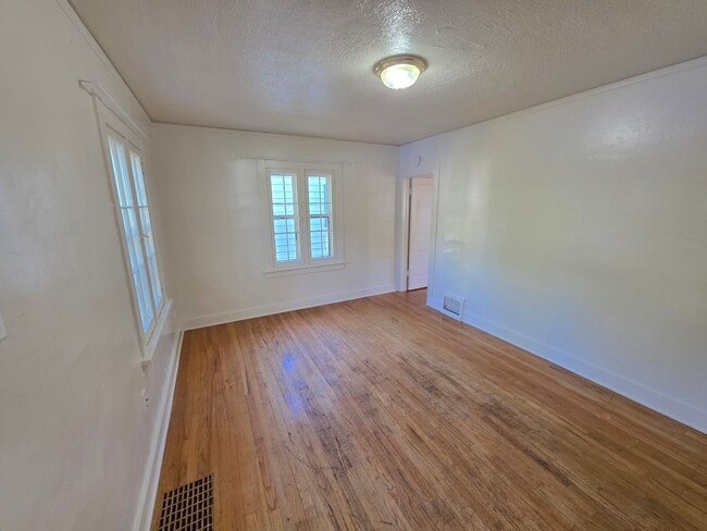 Building Photo - DU HOUSE FOR RENT