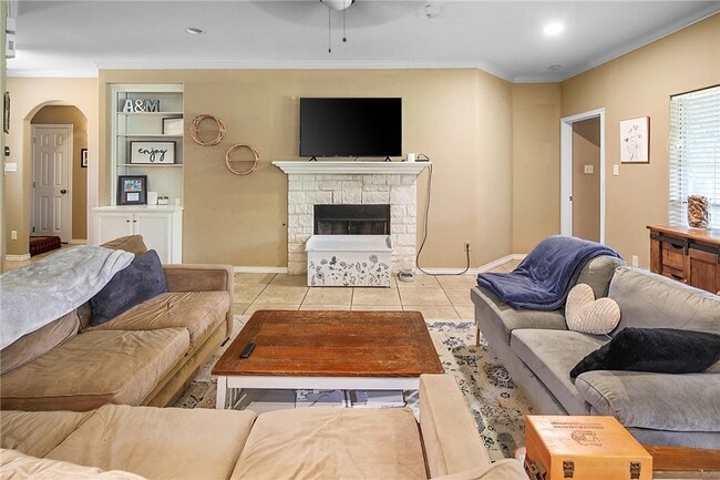 Building Photo - 335 Robelmont Dr