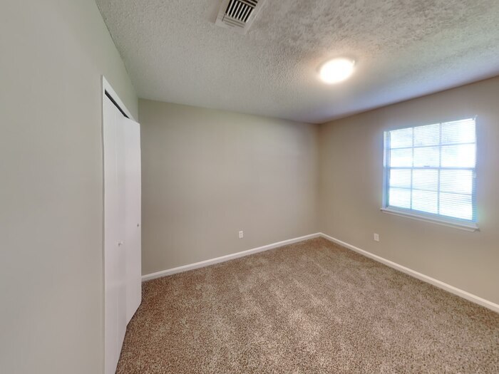 Building Photo - 950 Turtle Creek Dr S
