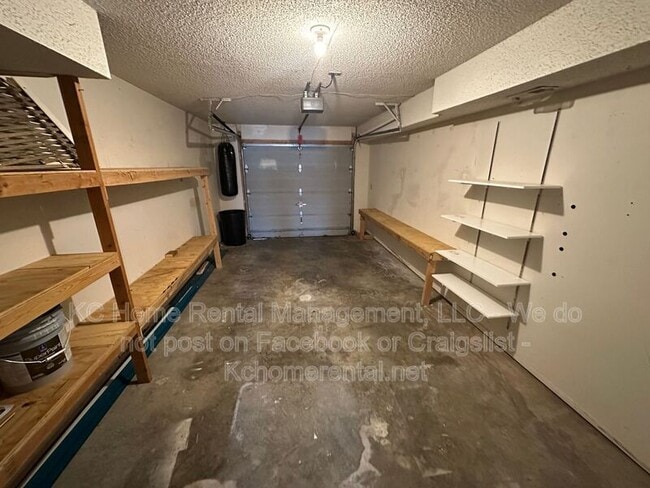 Building Photo - 766 Spring Cir