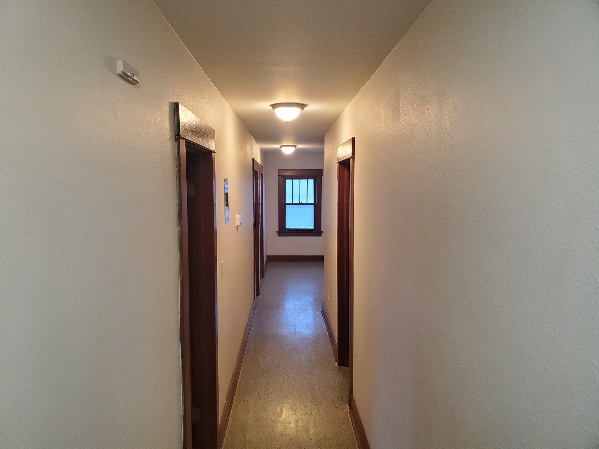 Building Photo - 115 N Oregon St