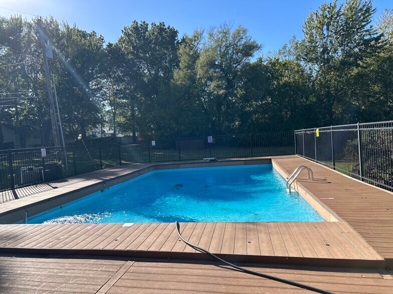 Building Photo - 1205 N Parker St