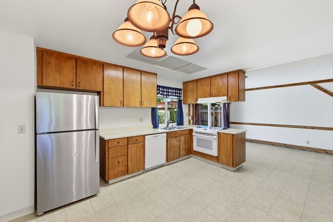 Building Photo - 5880 Taormino Ave