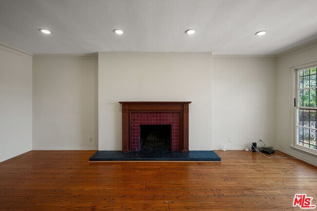 Building Photo - 9149 Hillsboro Dr