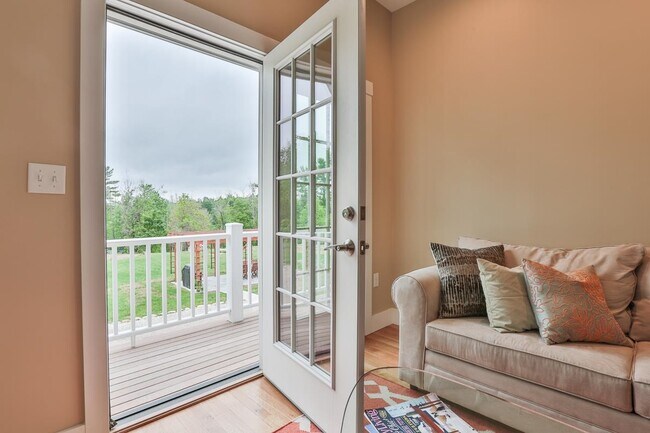 Building Photo - 26 N Main St