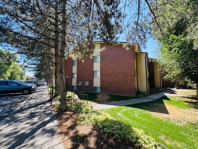 Building Photo - 4689 S Brookwillow Cv