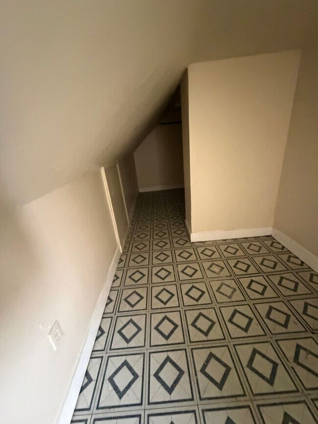 Building Photo - 12706 Parkhill Ave